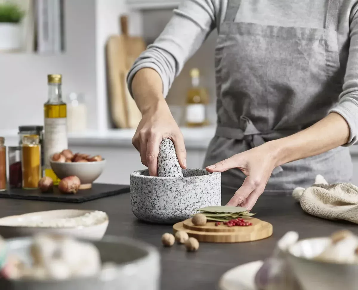 Mortar & Pestle with Bamboo Lid